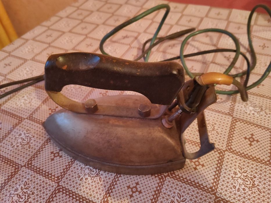 Продам утюги СССР и другие