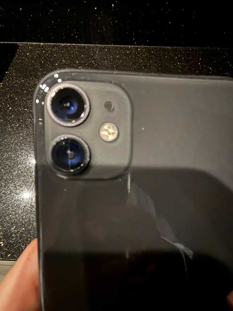 iPhone 11 64 GB – Czarny – Stan dobry – Bateria 79%