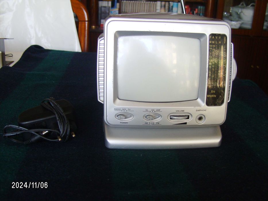 mini televisor com rádio incorporado