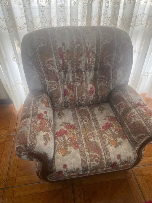 Sofá antigo com cama