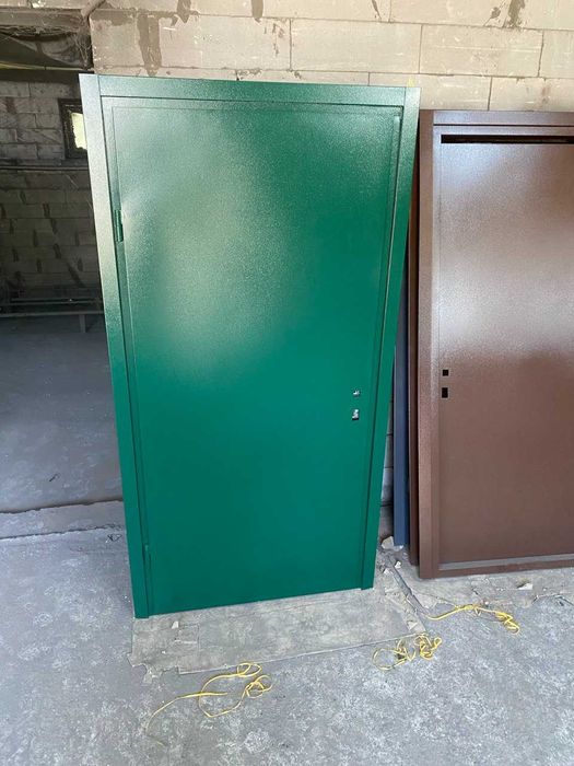 Двері металеві одинарні. Склад. Виробник. Наявність