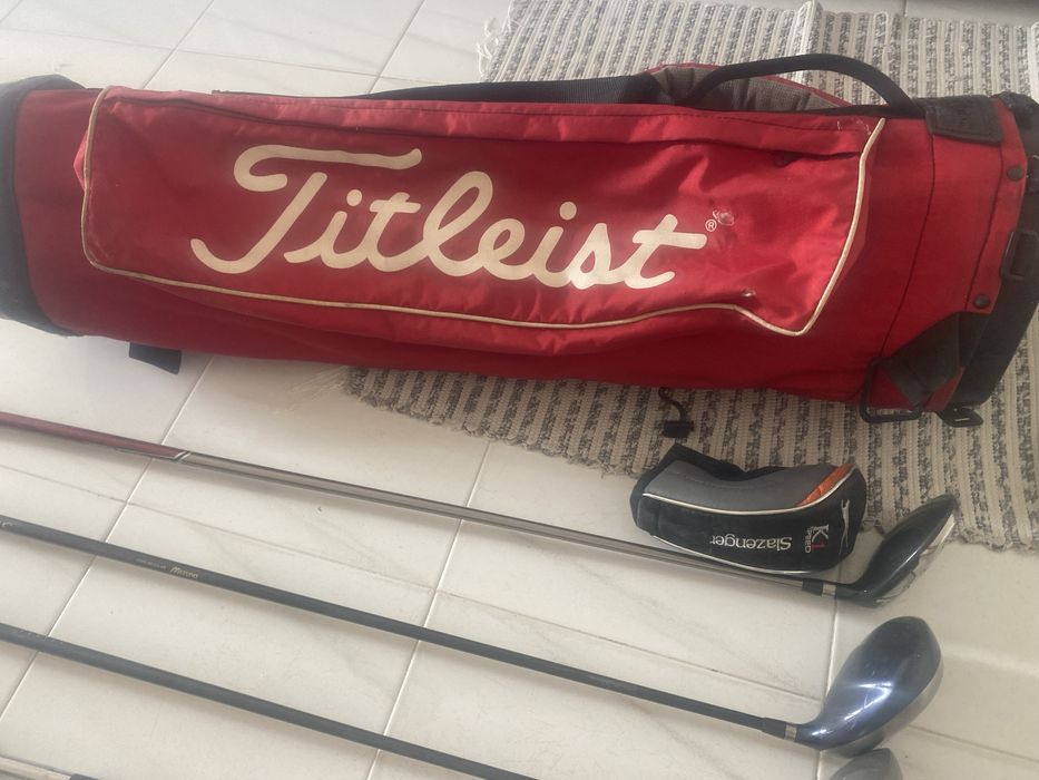 Tacos e saco de golfe pouco usados