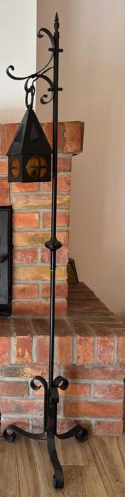 Stojąca lampa żelazna