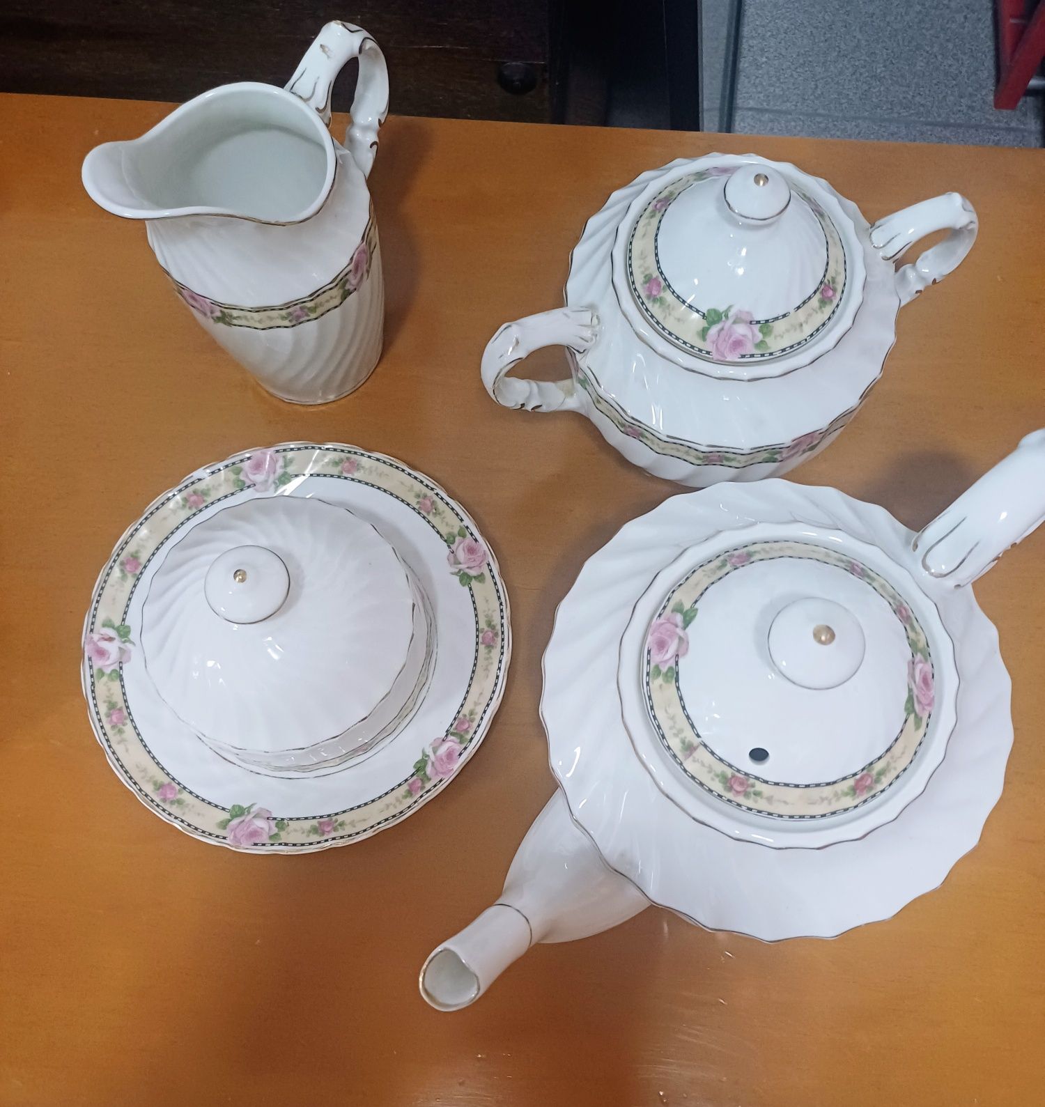 Serviço de chá de porcelana