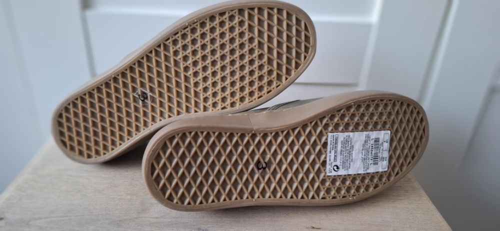 Nowe trampki Marks & Spencer r.35 1/2 NOWE.
Wkładka mierzona 22,5 23 c