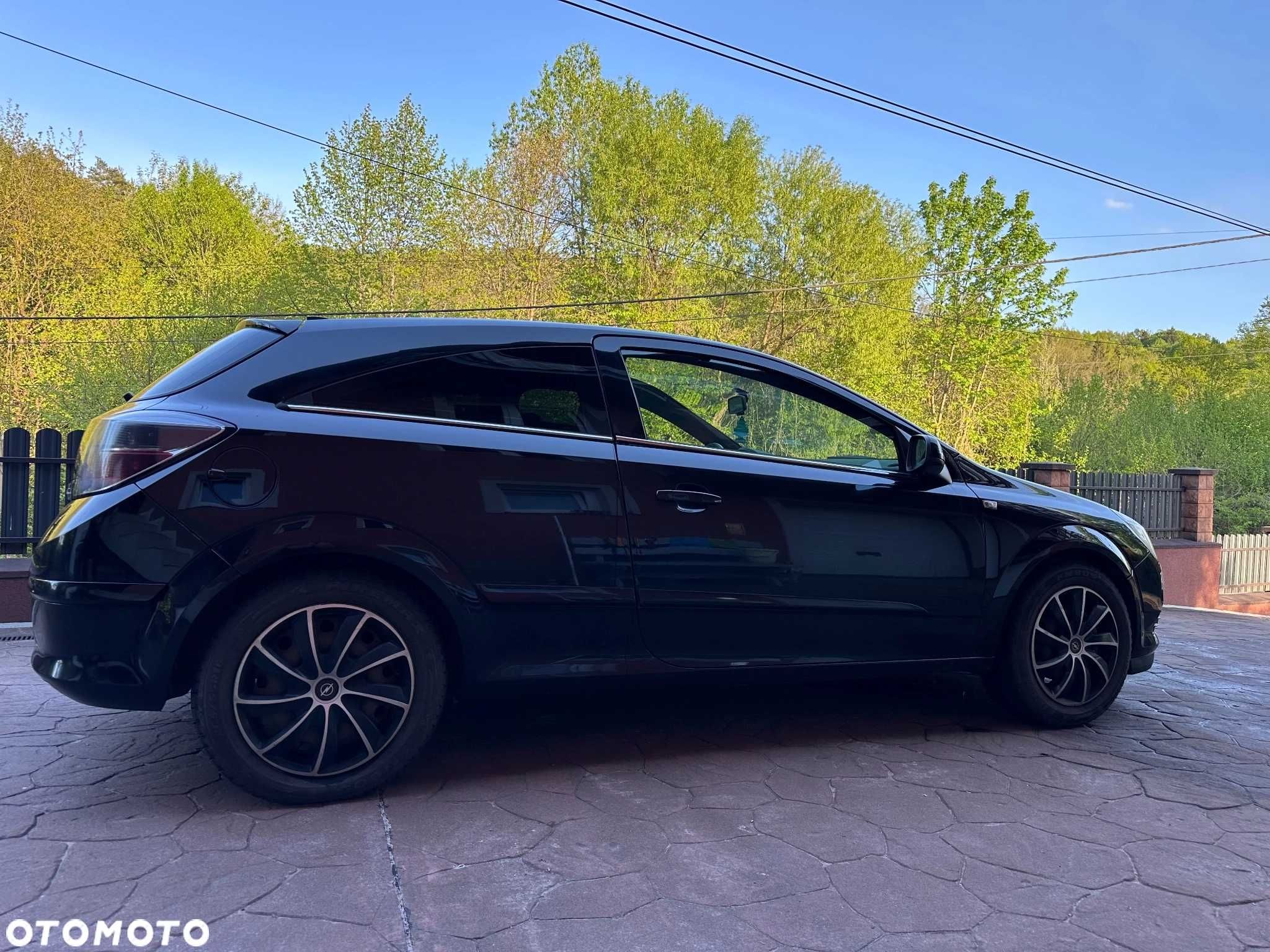 Opel Astra H GTC *panorama*