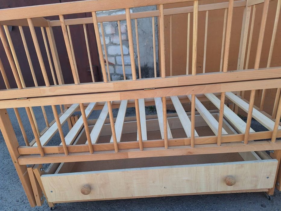 Дятяче деревяне ліжко з маятником та з висувним ящиком