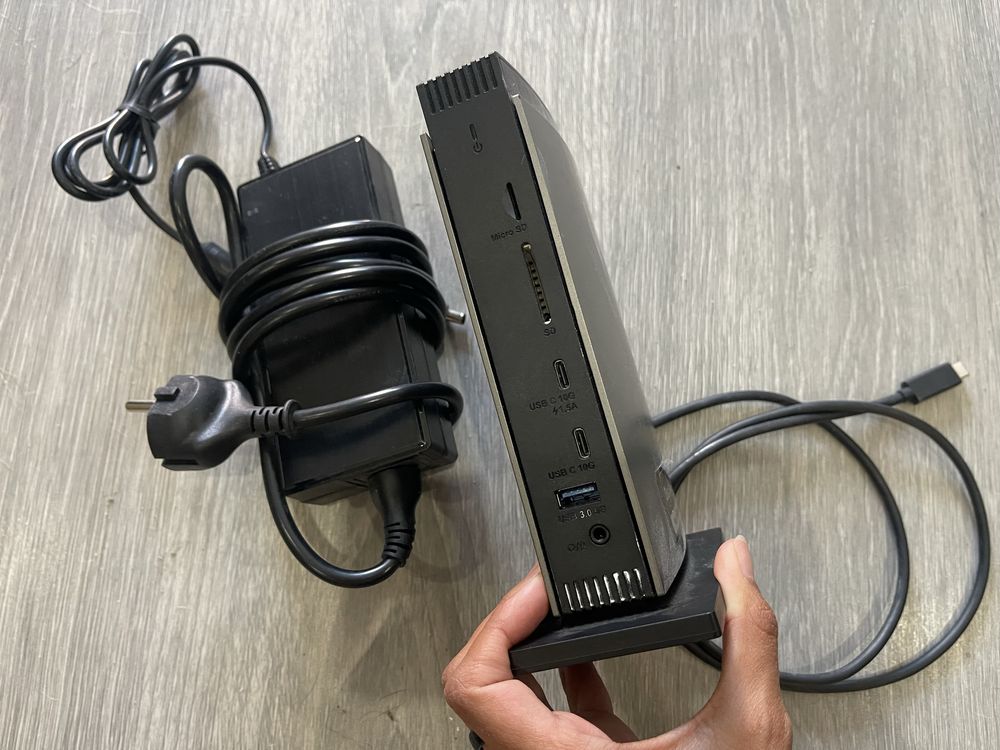 Tunderbolt docking station