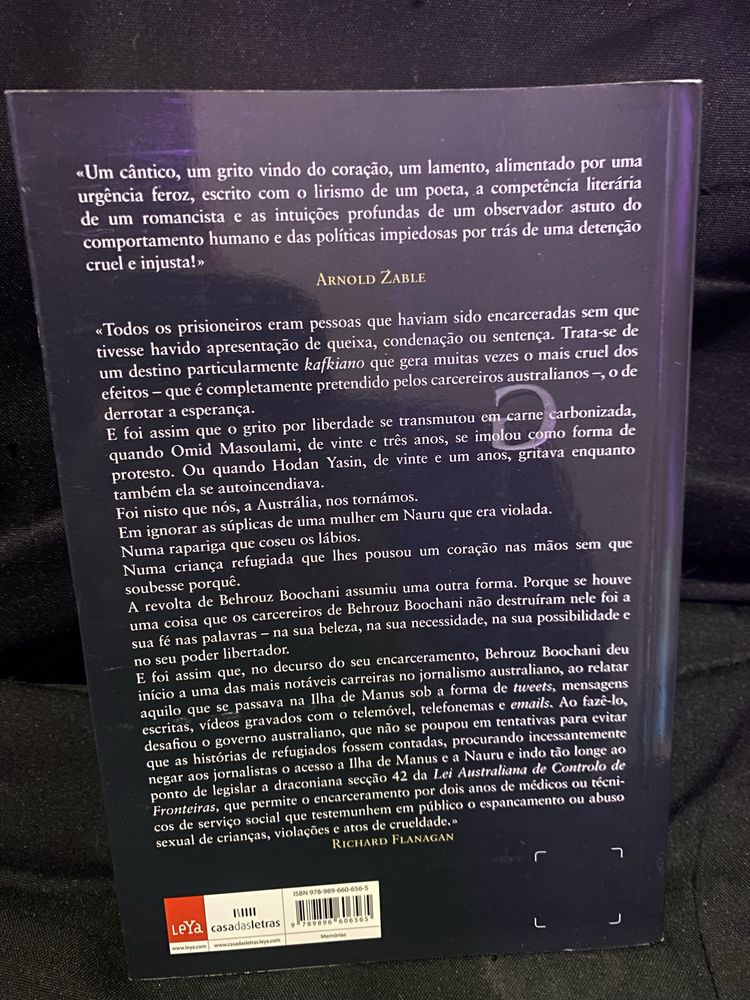 Livro “Sozinho nas Montanhas” de Behrouz Boochani