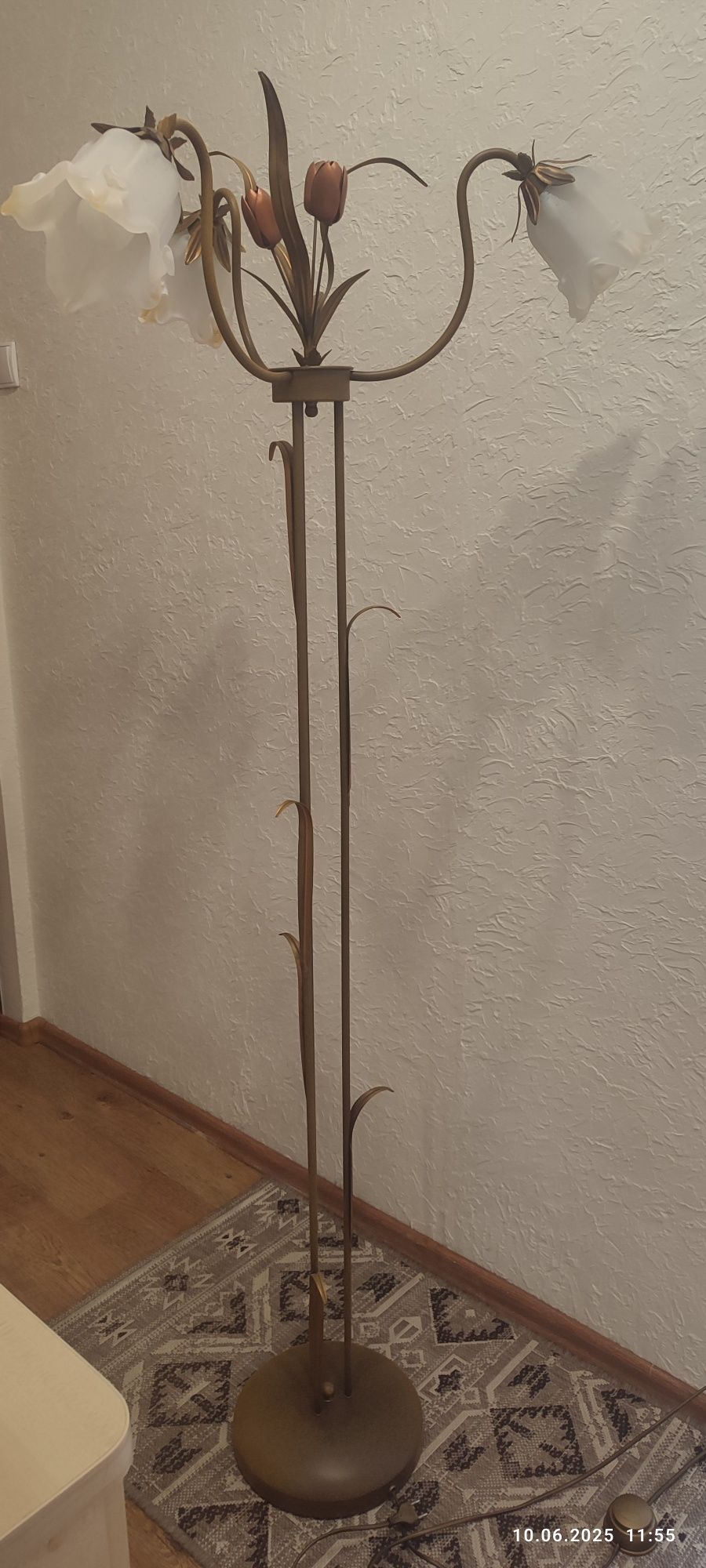 Lampy do salonu - podłogowa i sufitowa