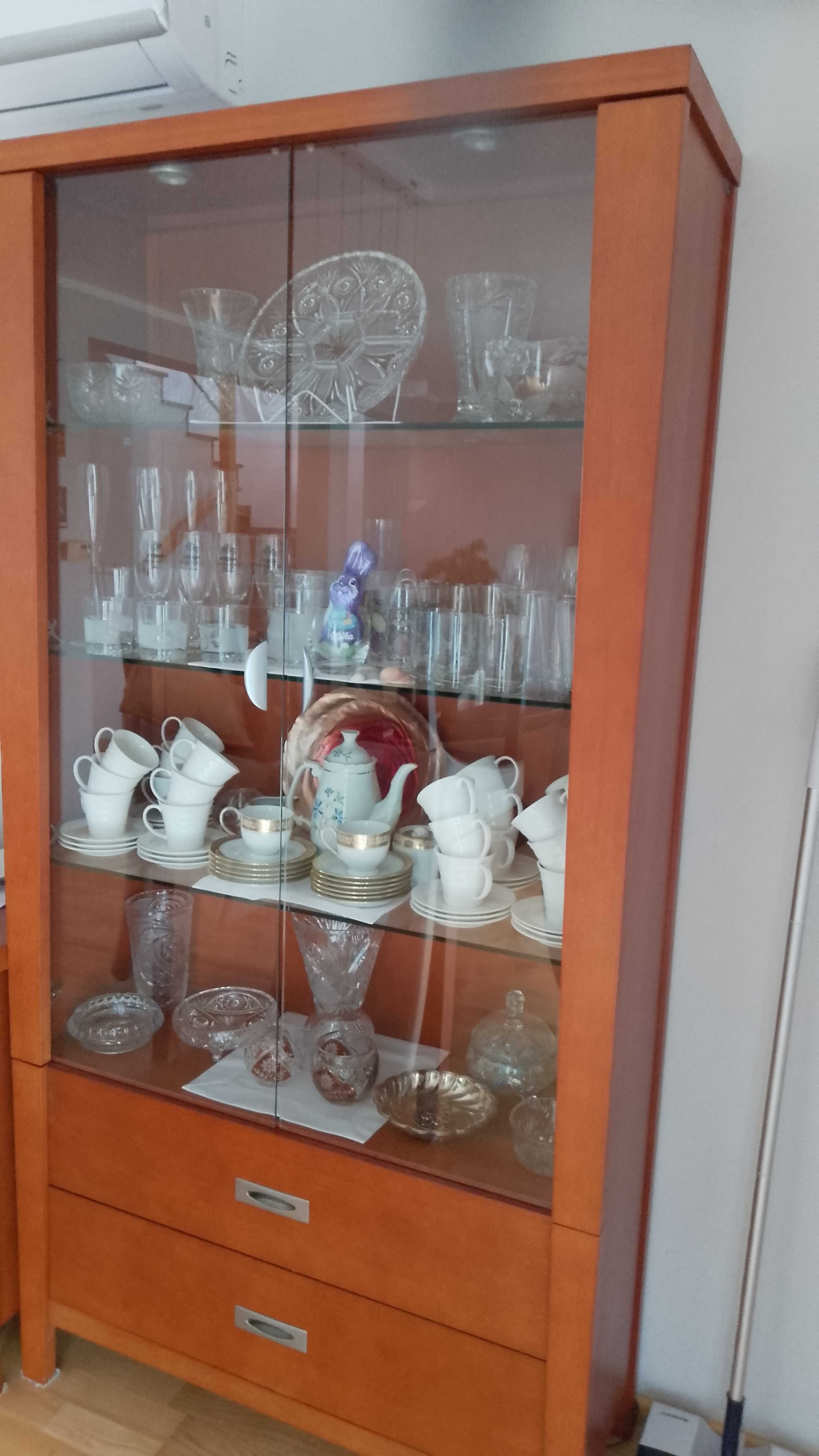 Komplet mebli do jadalni lub salonu z serii PRESTIGE