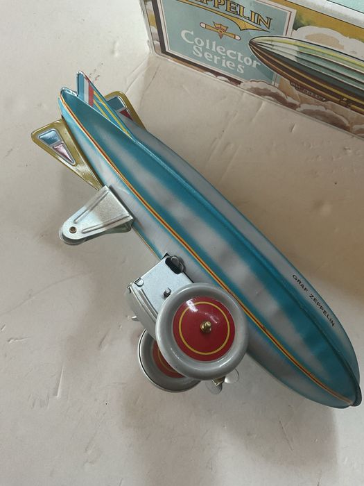 Zeppelin de corda vintage