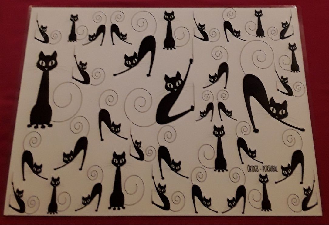 Par de individuais de mesa plastificados, decorados com gatos