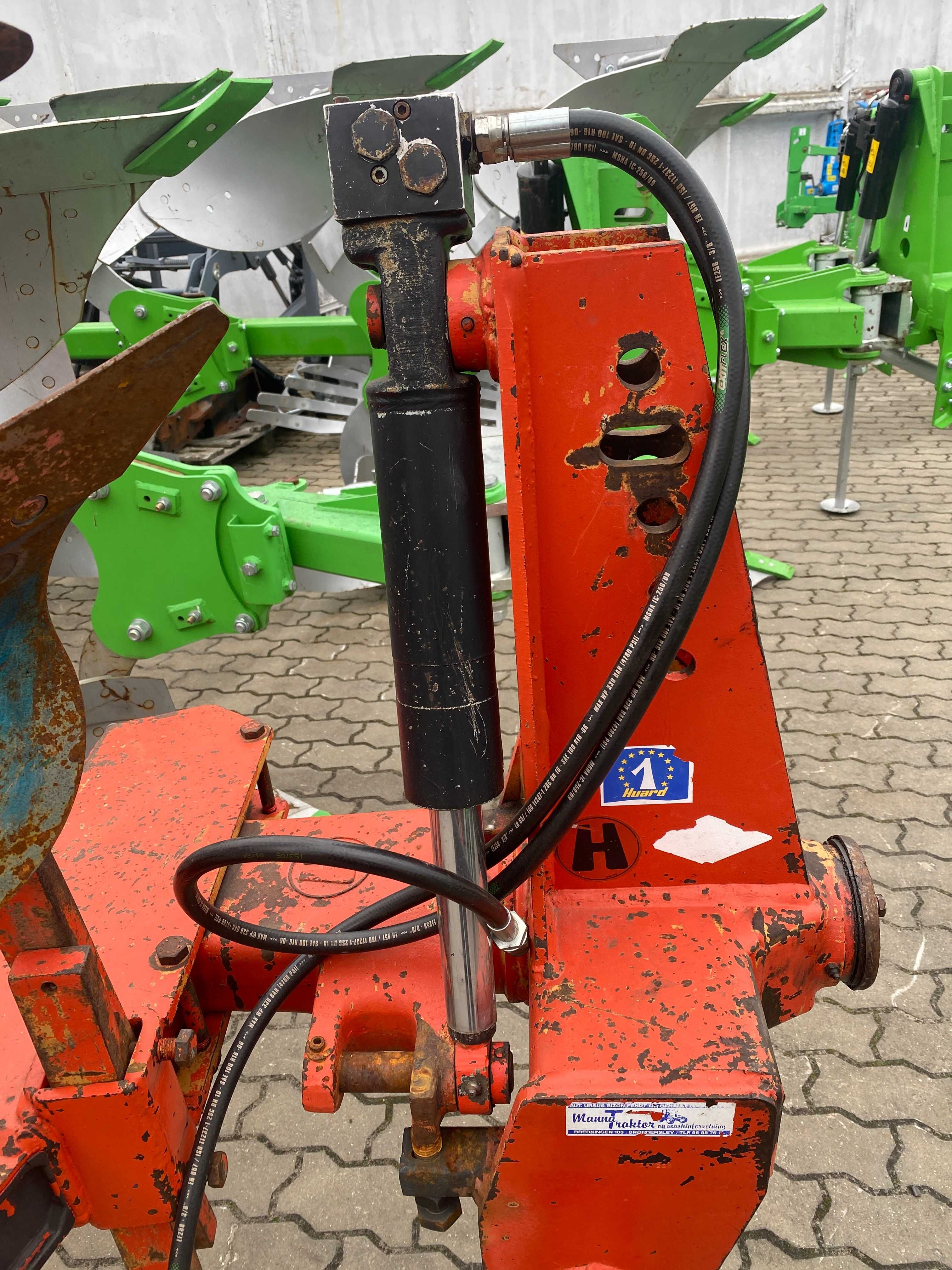 Плуг Kuhn Huard 3  оборотний Lemken Kverneland