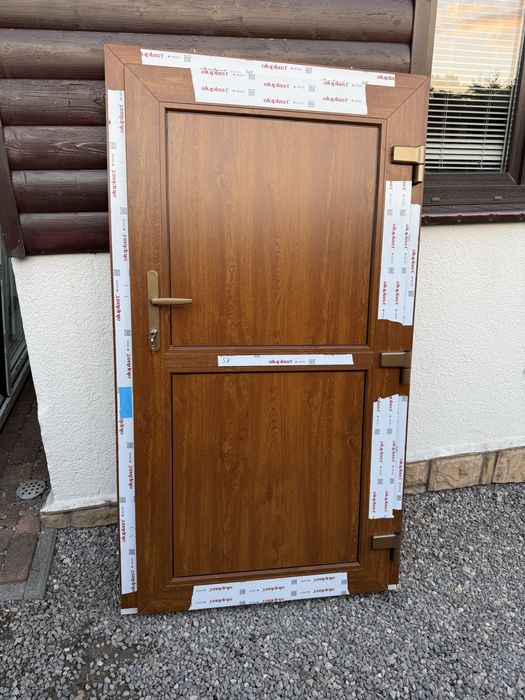 Ciepłe Drzwi wejściowe PCV zewnętrzne Aluplast złoty dąb 99x176,5