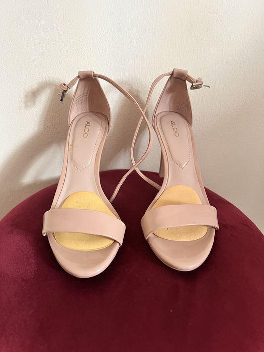 Sandalias Aldo com palmilha meia sola. N°36. Nunca usadas