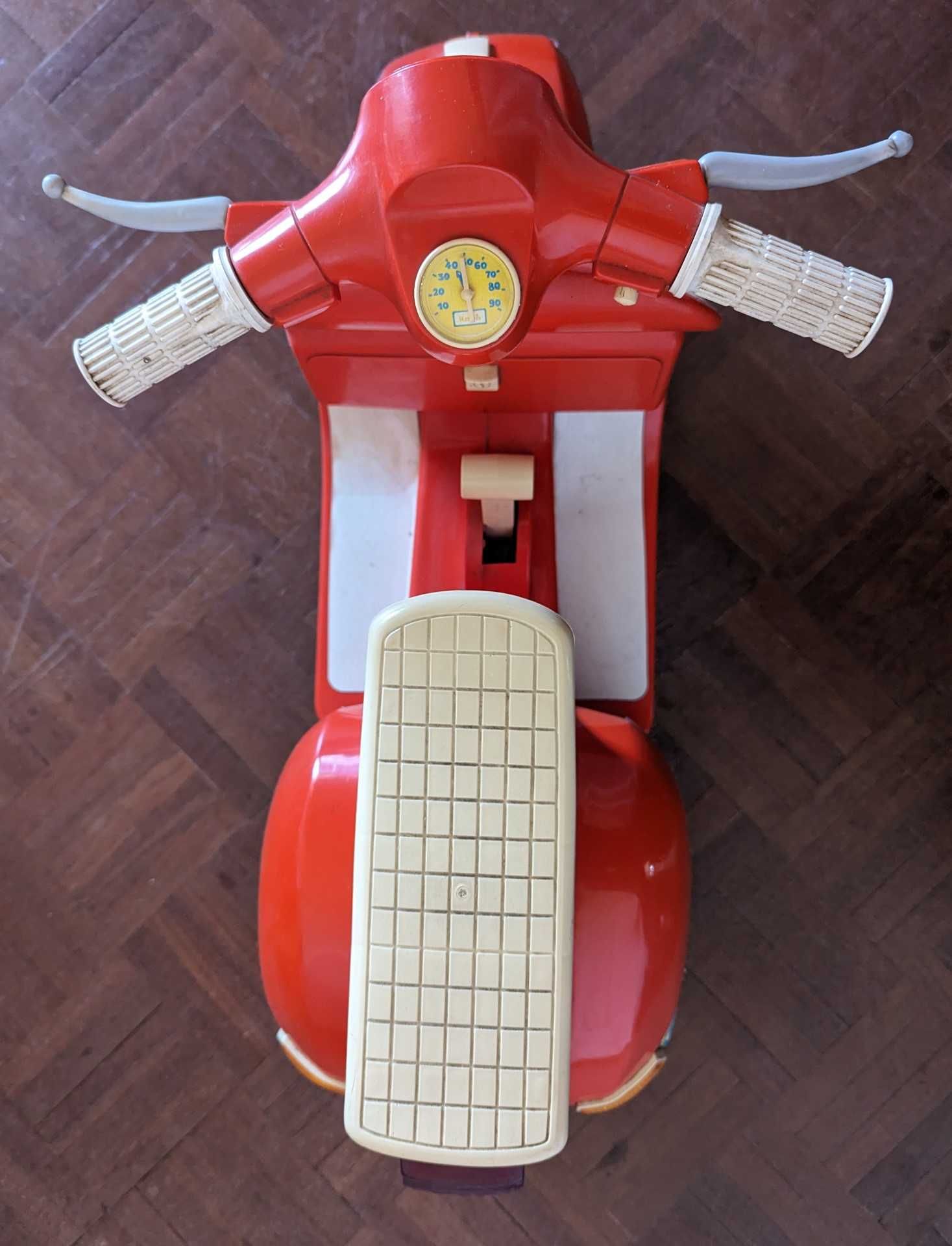 Brinquedo Mota Chicco Vespa 500 S