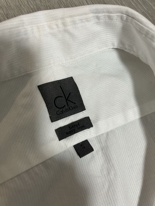Продам чоловічу рубашку Calvin Klein