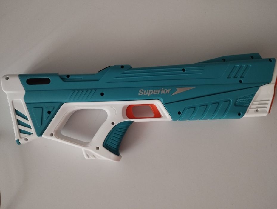 Електричний водний пістолет