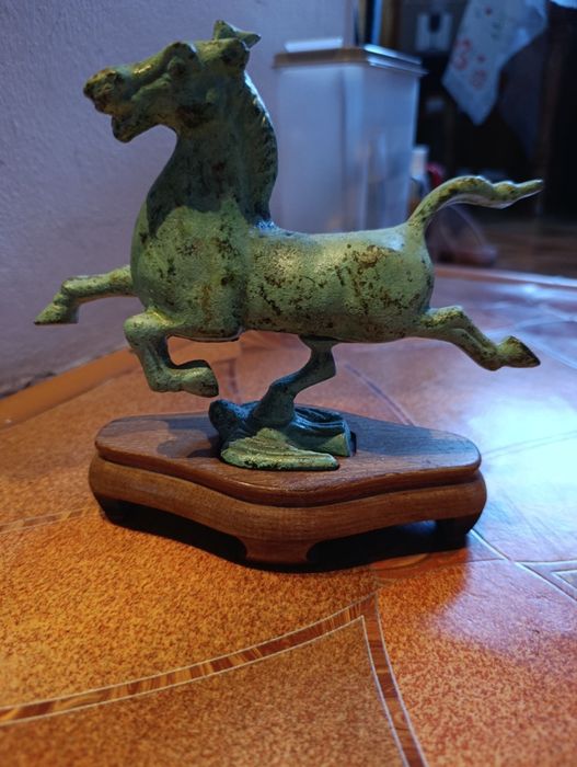Вінтажна статуетка летучий кінь