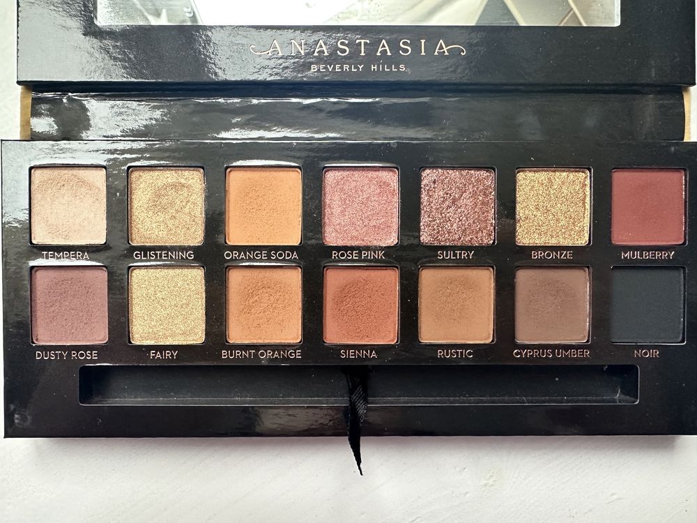 Anastasia Beverly Hills Soft Glam