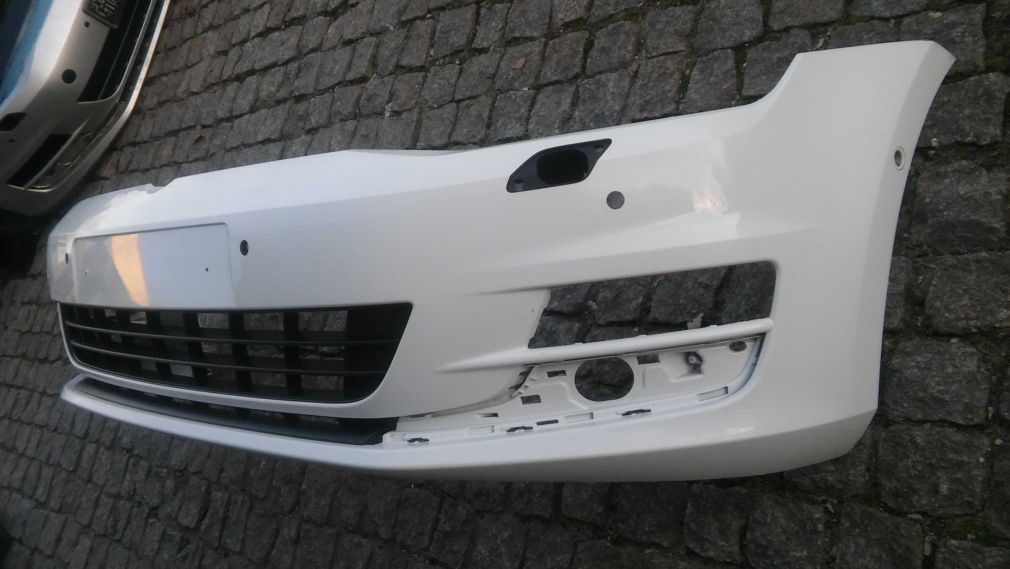 VW Golf 7,VII,5G0,od 13r,zderzak przód+kratka,PDCx6,spryski,BIAŁY=LC9A