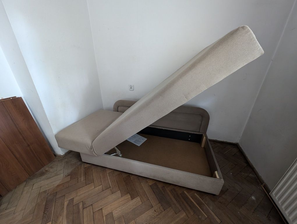 Tapczan z pojemnikiem na pościel