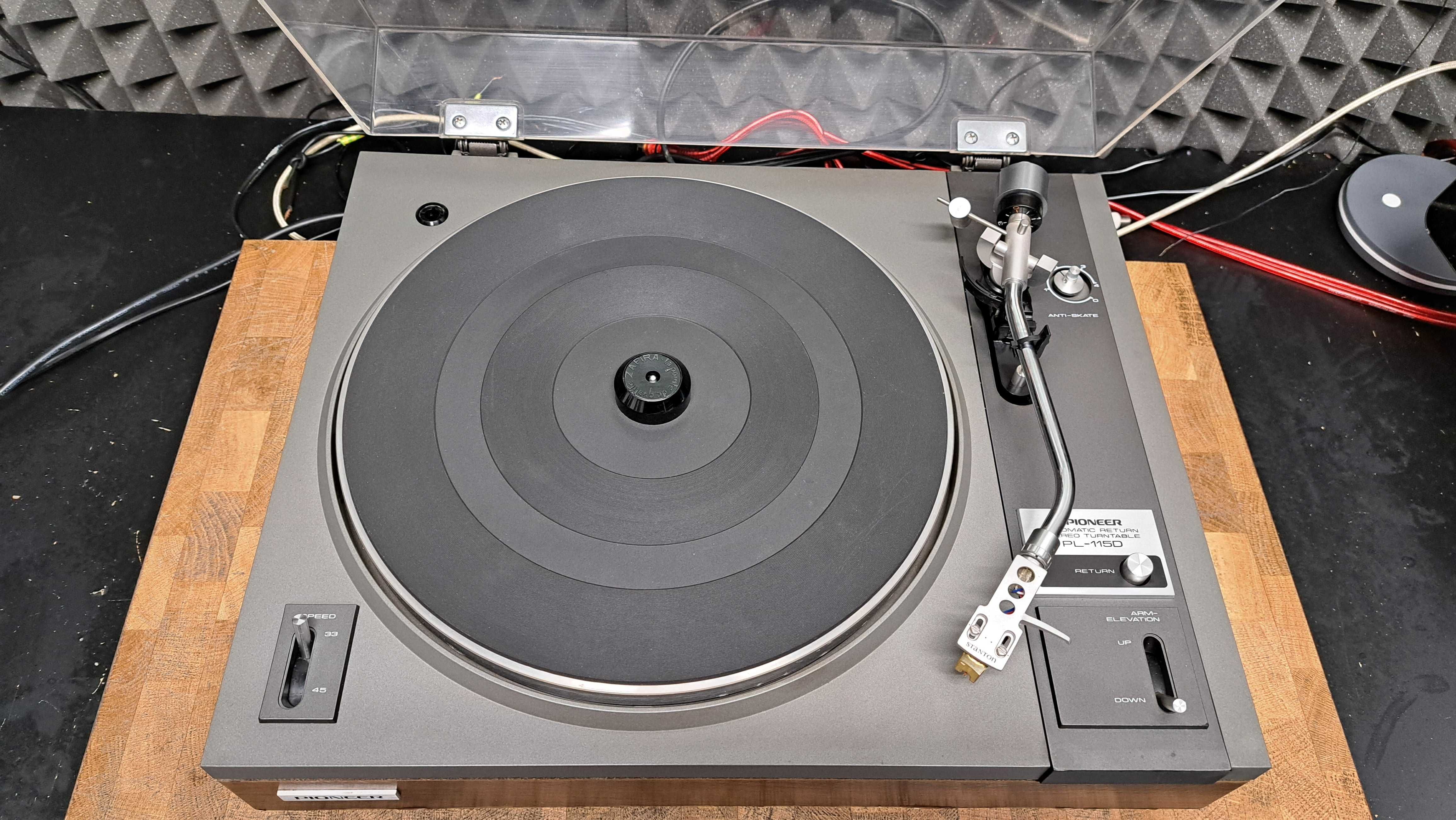 Gramofon Pioneer PL-115D