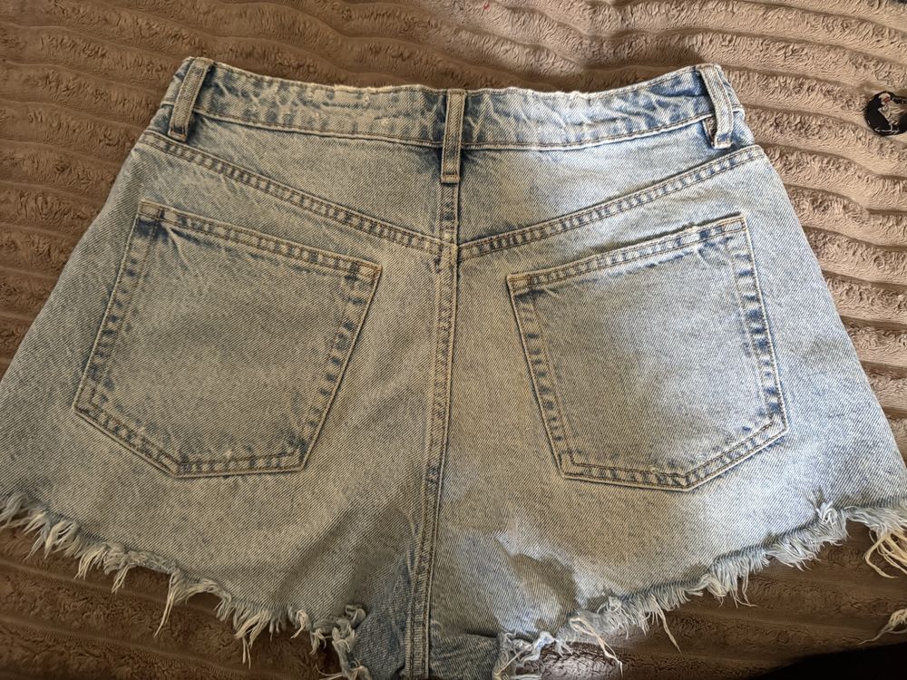 Жіночі джинсові шортики Zara