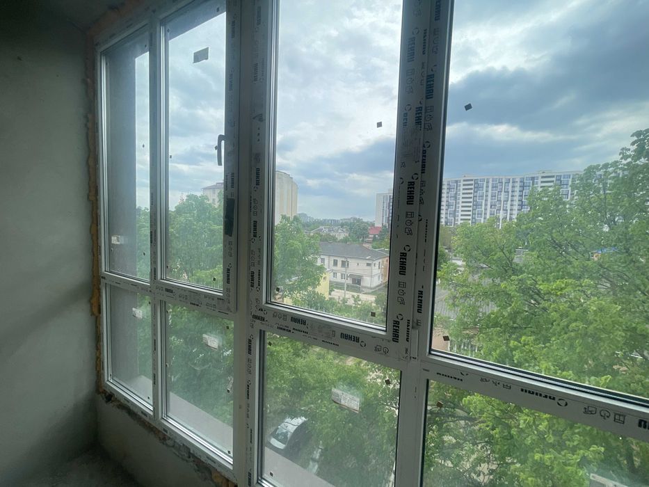 Продаж 1кім.квартири біля Парку і Озера! Ідеальний 5поверх!