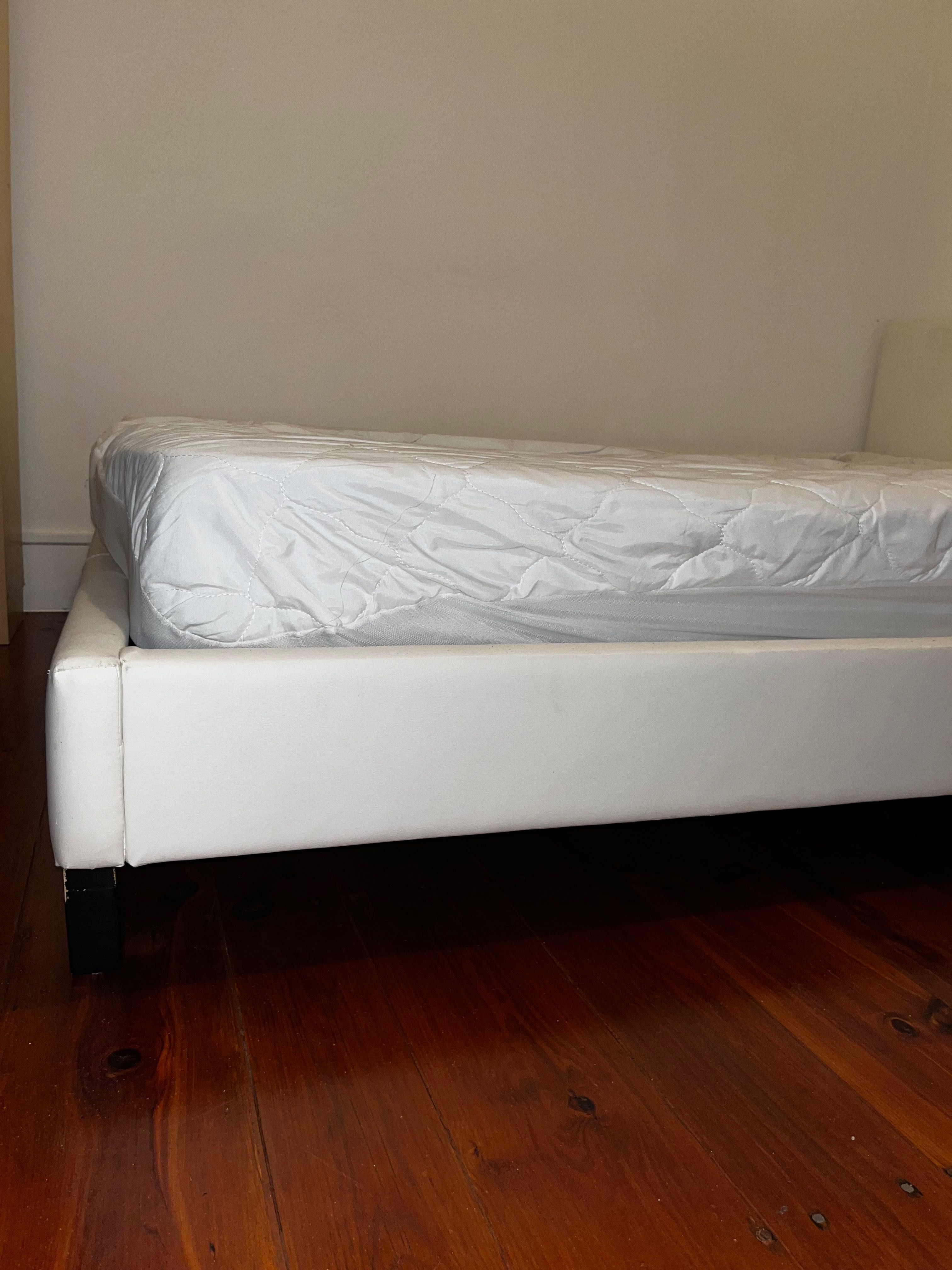 Cama de Casal 140x200 + Estrato