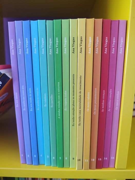 Livros educacionais como novos