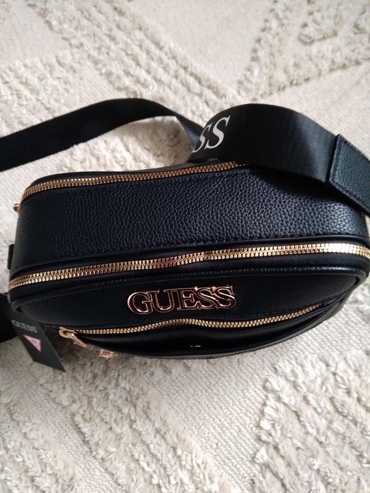 Torebka listonoszka Guess czarno złota