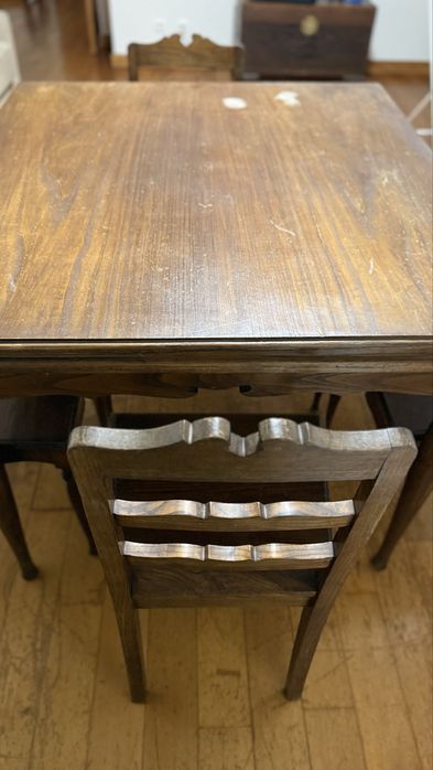 Mesa De Sala De Jantar E Cadeiras De Antiquário