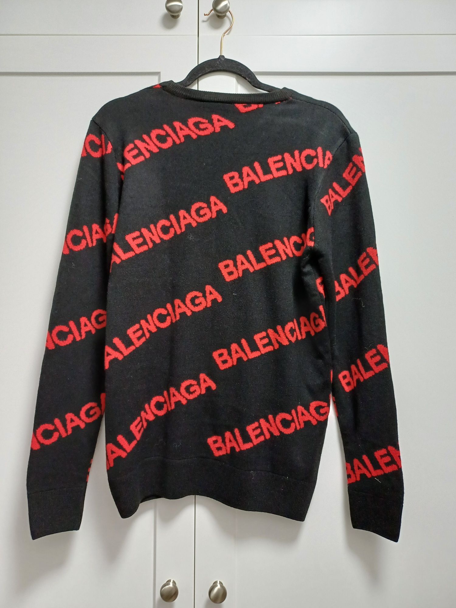 Nowy sweter Balenciaga