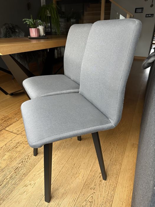 Krzesła do jadalni salonu szare drewniane tapicerowane Glorio j ikea