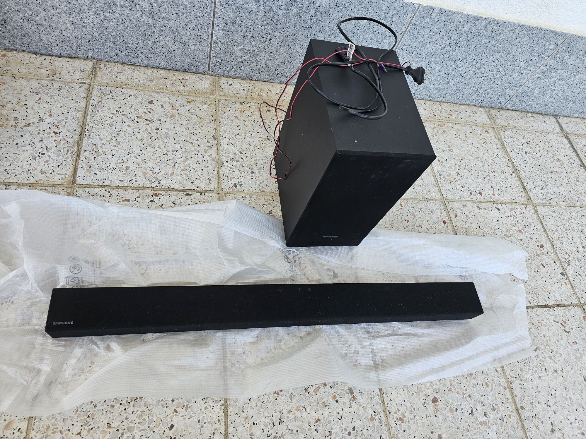 SoundBar Samsung HW-T420 ( Subwoofer com fios)