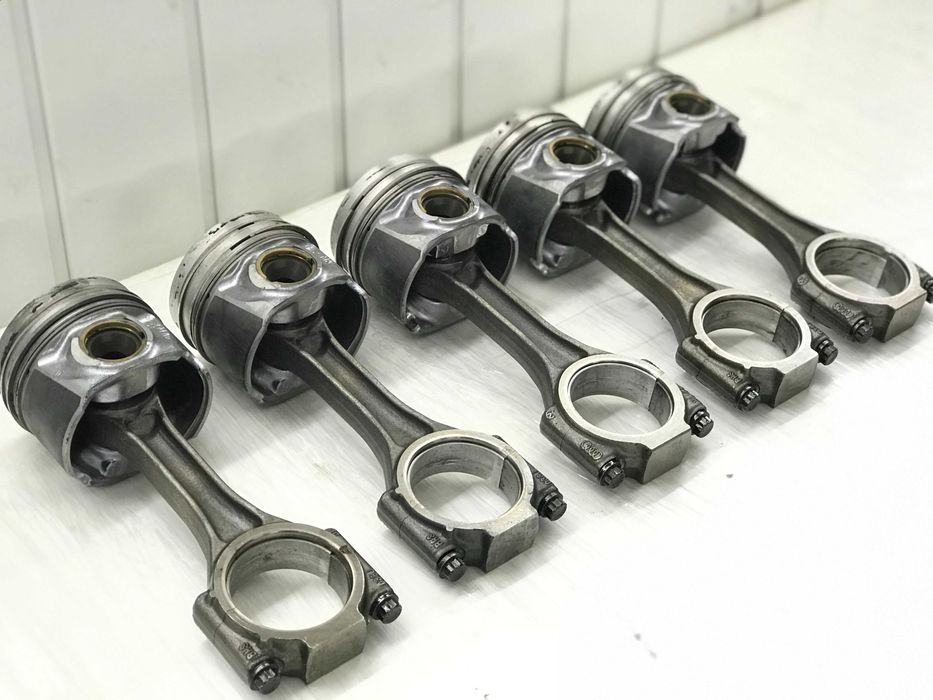 Поршень шатун BNZ 2.5 Diesel VW Transporter T5 81L113 r101