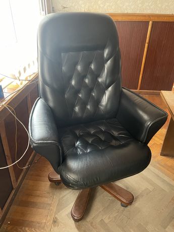 Продам крісло офісне для керівника