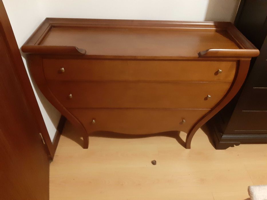 Vendo comoda nova em cerejeira