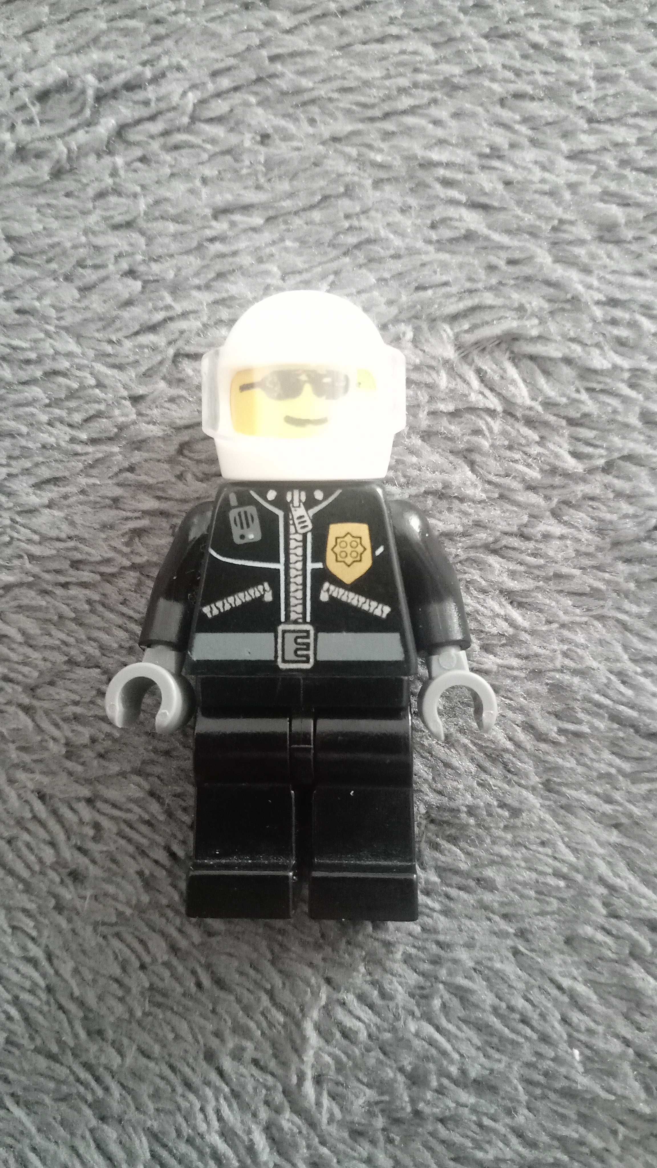 LEGO figurka ludzik LEGO city policjant kask