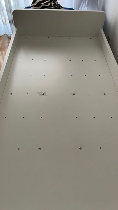 Cama de solteiro com arrumação em excelente condição
