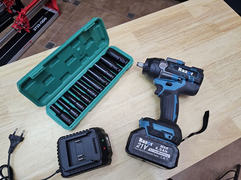 Комплект Гайковерт Razor 800Nm + 2шт акб4.0Ah +з.у+Набор Головок 10шт