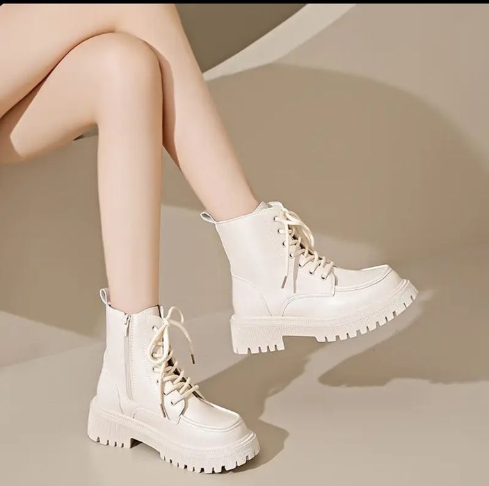 Jasne ocieplane futerkiem trapery damskie, wkl. 24,5 cm, raz założone