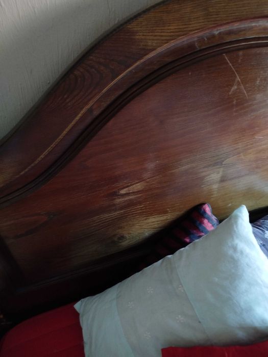 Cama de casal de madeira