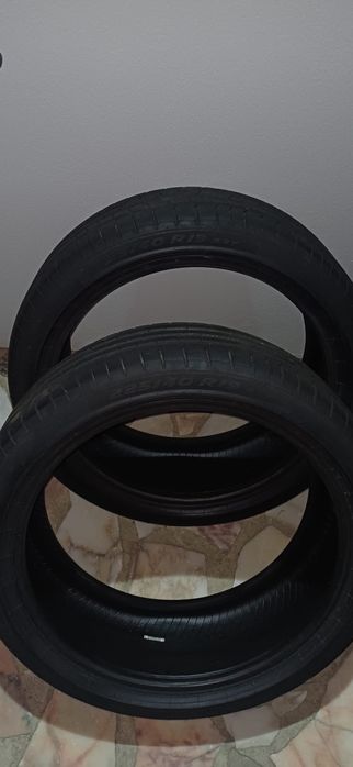 3 pares de pneus com piso