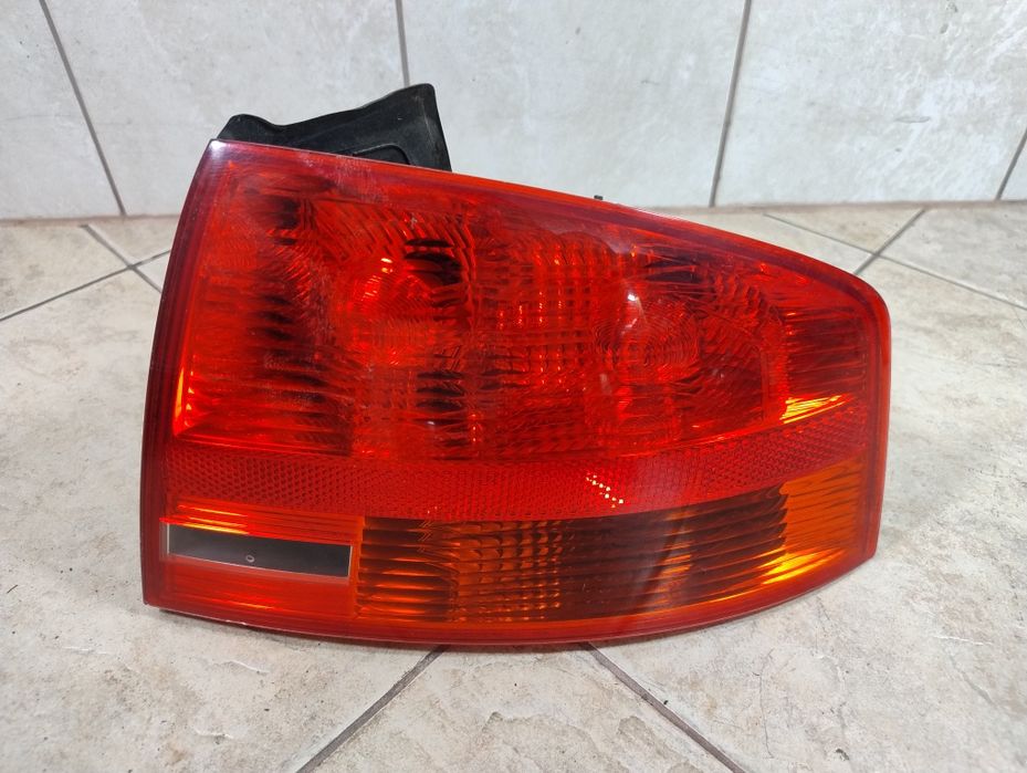 Audi a4 B7 04-08 sedan lampa tył prawa hella wkład wkrętka Europa 8E5