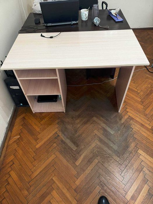 Продам 3 офісних столів б/у