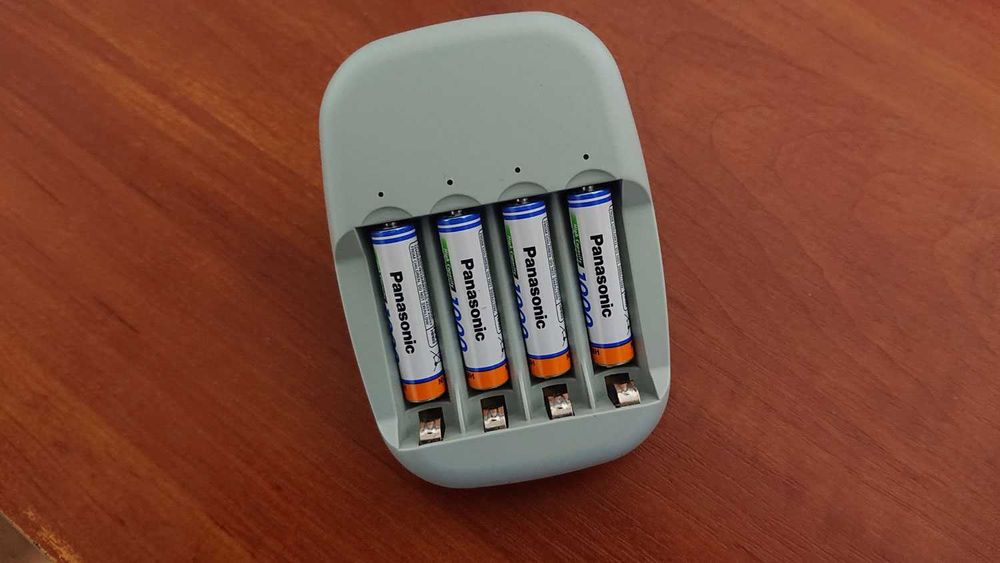 Зарядний пристрій для акумуляторних батарей