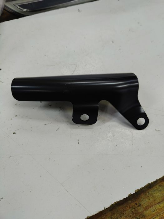 Porsche Taycan кронштейн левого крыла 9j1801869ygrv